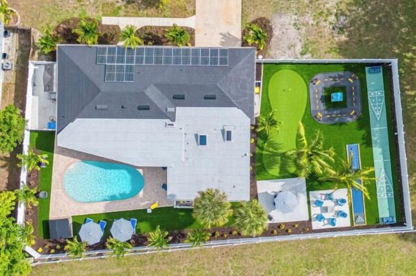 Pool - Kokomo Keys | Heated Pool + Outdoor fun park (Sarasota)