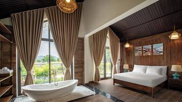 Minibar, desk, laptop workspace, free WiFi