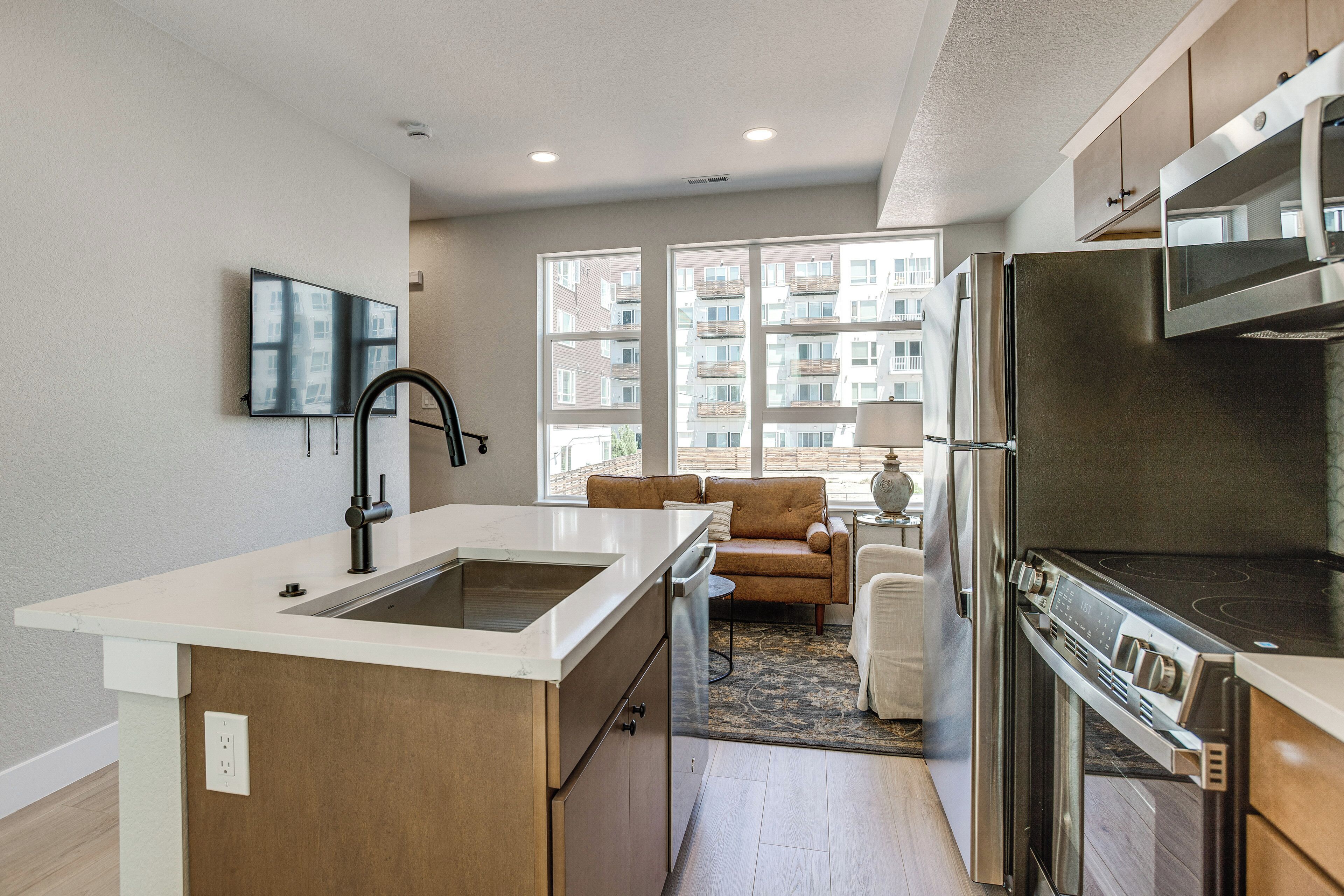 Fridge, microwave, stovetop, dishwasher