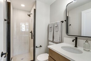 Bathroom - Walk to Light Rail! Long-Term Retreat 1 Mi to DU (Denver)