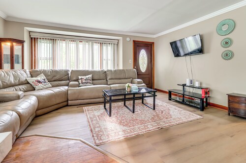 2 Mi to Heritage Park! Pet-Friendly Retreat