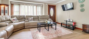 2 Mi to Heritage Park! Pet-Friendly Retreat