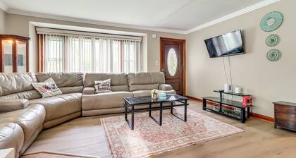 2 Mi to Heritage Park! Pet-Friendly Retreat
