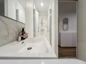 Shower, hair dryer, towels