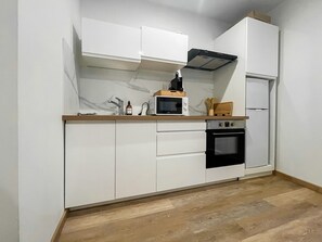 Fridge, microwave, oven, coffee/tea maker