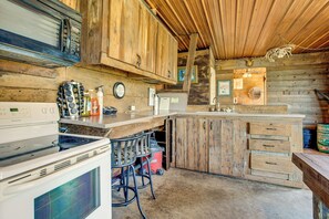 Fridge, microwave, stovetop, coffee/tea maker - Group Getaway in Historic Barn: 2 Mi to Rushville (Rushville)