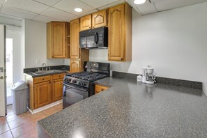 Private kitchen - Apt Near the Metro w/ Easy Baltimore Access (Reisterstown)