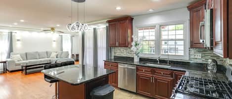 Fridge, microwave, stovetop, dishwasher