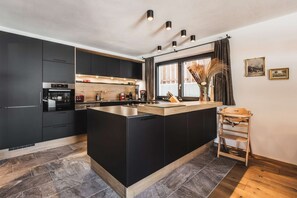 Fridge, microwave, oven, stovetop - Moderne alpine chalet with fireplace in Leutasch (Leutasch)