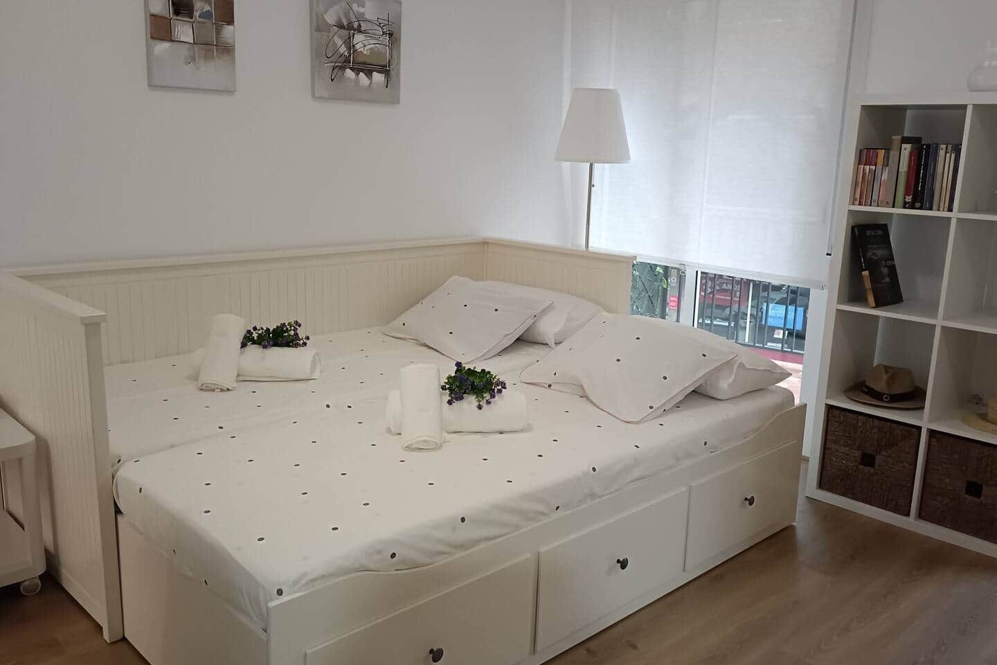 1 slaapkamer, een strijkplank/strijkijzer, wifi, beddengoed
