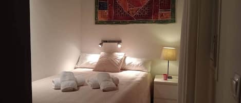 2 chambres, fer et planche Ă repasser, Wi-Fi, literie fournie