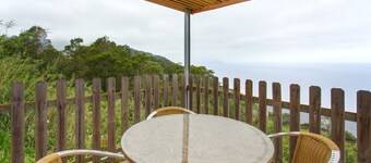 Sunset Village A Apartment with Sea View, Wi-Fi and Air Conditioning