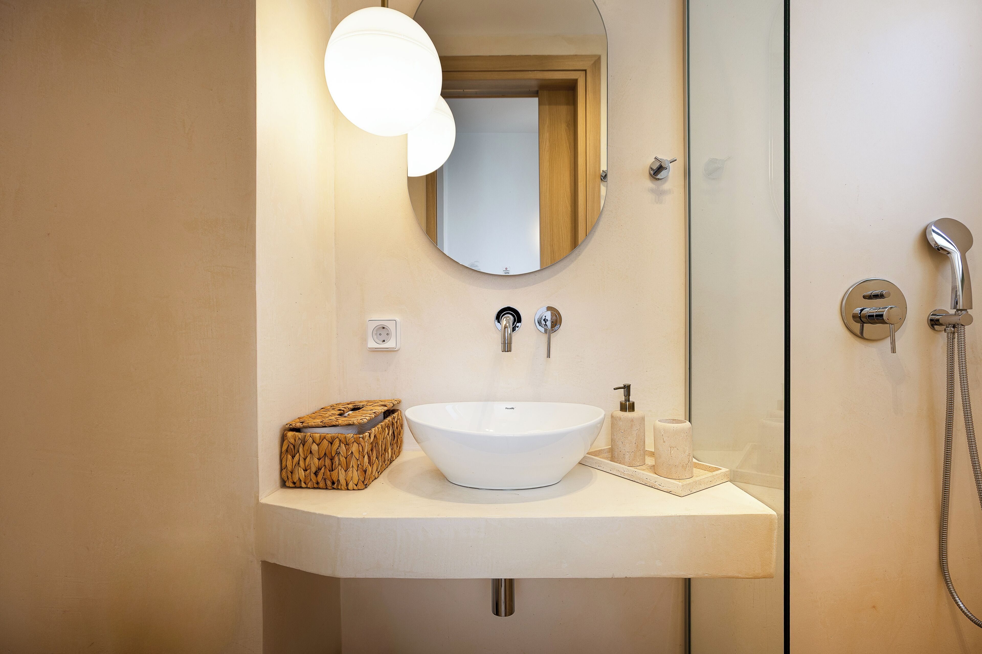 Premium House, Balcony, City View | Bathroom | Towels, soap, shampoo, toilet paper