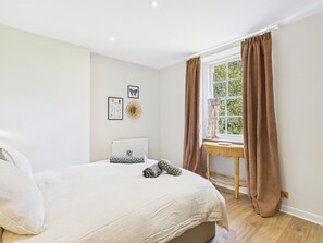 Room - Cosy Cottage with lovely walks from the door (COupar ANgus)