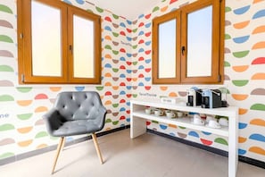Interior - In the authentic heart of Manarola, in its most peaceful and panoramic area, Terre Marine Rooms welcomes guests into an intimate and relaxing atmosphere, where the charm of the Cinque Terre meets modern comfort.The Yellow Room is a bright double room, a  (Riomaggiore)