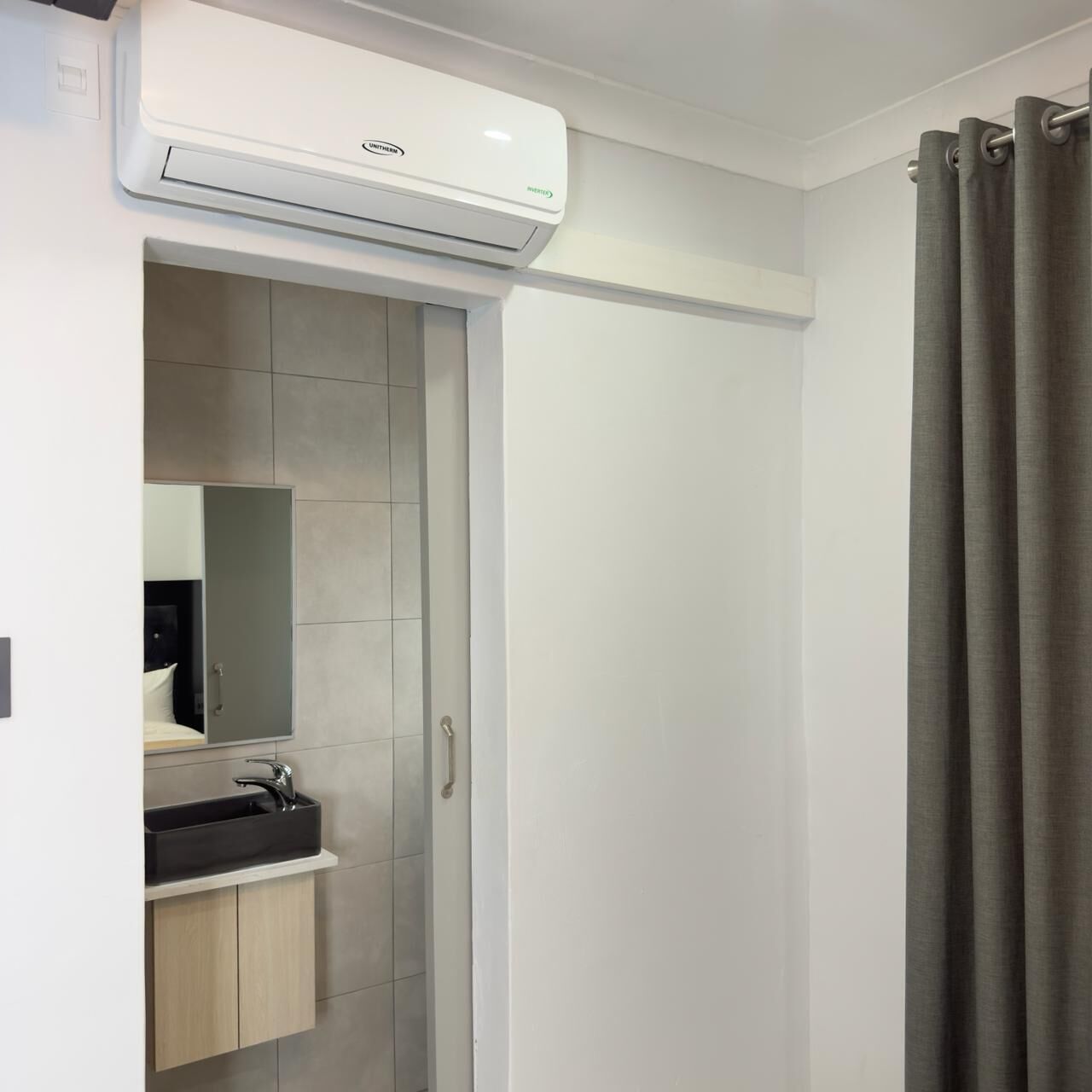 Luxury Studio | Bathroom