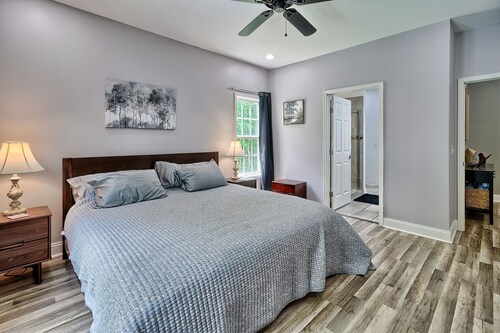 Perfect 3-bedroom home, private dock, hot tub on Lake Wateree