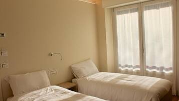 Twin Room, Balcony, City View | Free WiFi