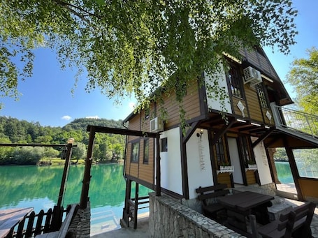 Exterior. Hotel River View