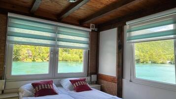 Triple Room, River View | Free WiFi