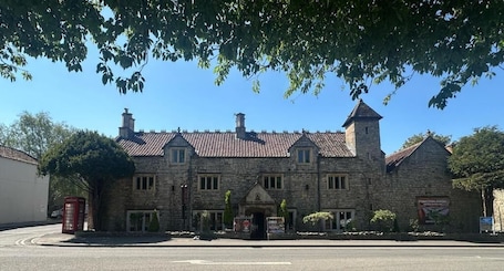 Außenbereich. The Old Manor House Hotel