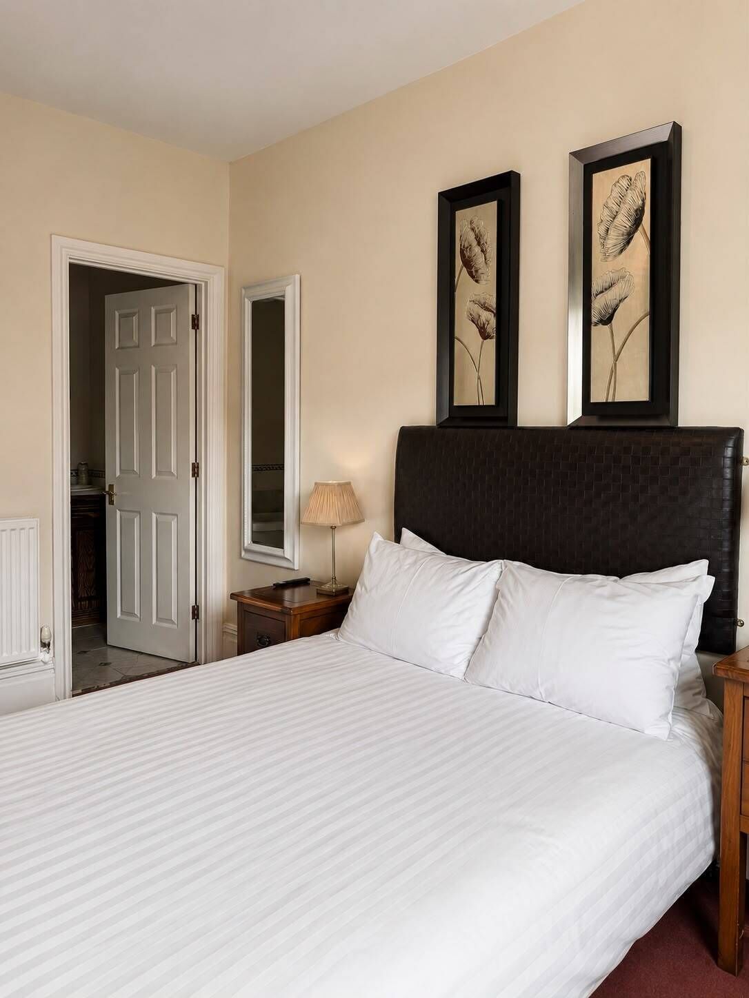 Comfort Double Room | Iron/ironing board, free WiFi, bed sheets