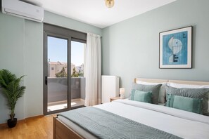 Desk, soundproofing, iron/ironing board, travel cot - Anavil House Athenian Riviera (Vari)
