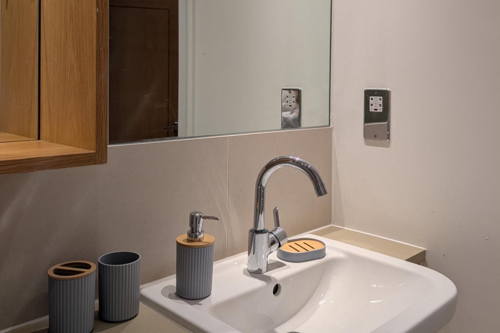 Combined shower/bathtub, deep-soaking bathtub, towels