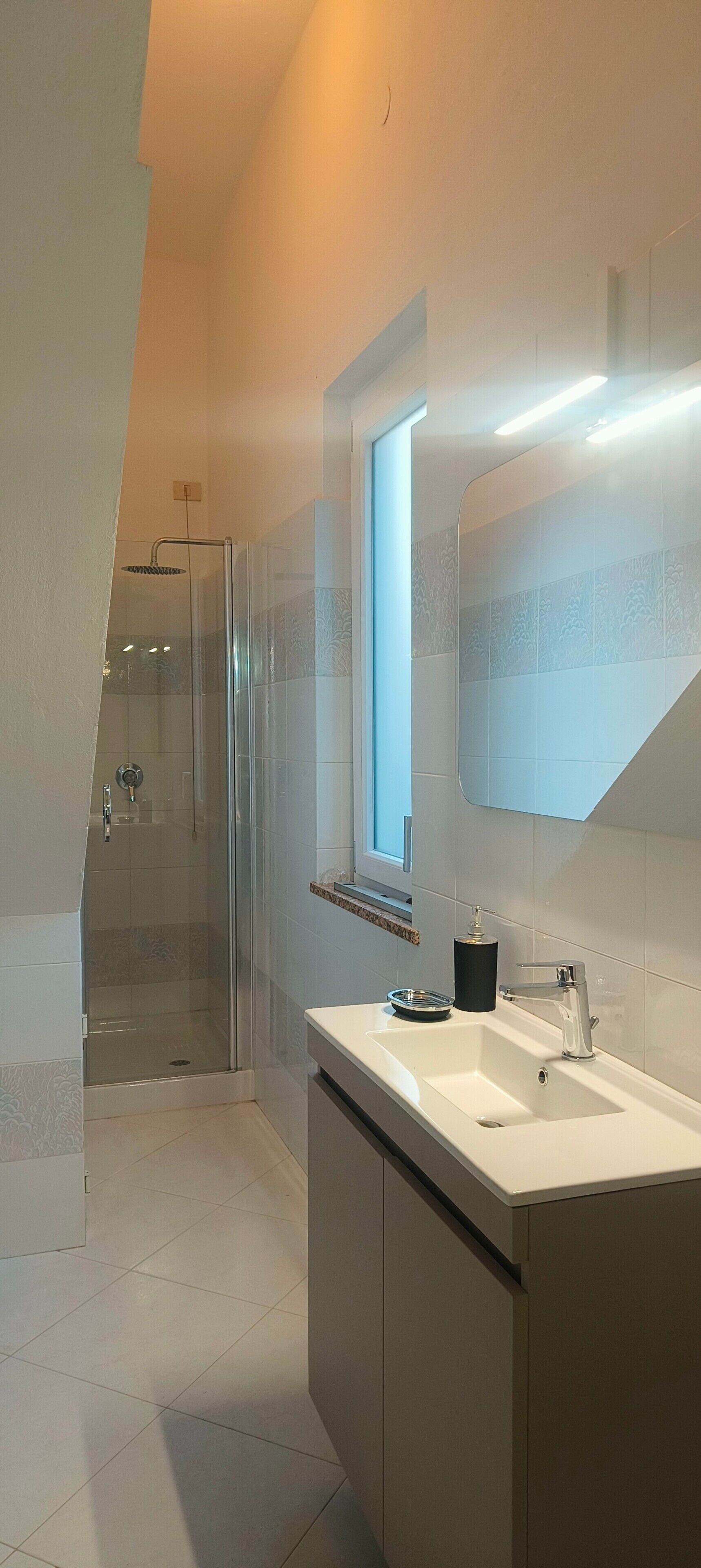 Shower, towels