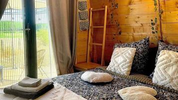1 dormitorio, tabla de planchar con plancha, wifi y ropa de cama