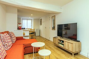Living area - Vrbo Property (Gaillac)