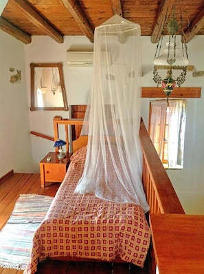 1 bedroom, free WiFi - Sea View House Leonidas Sleeps 3 With Balcony bbq (Agios Nikolaos)