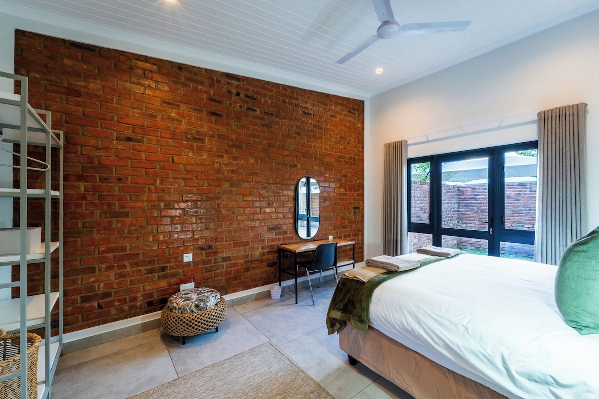 Standard Apartment, Patio | Desk, laptop workspace, iron/ironing board, free WiFi
