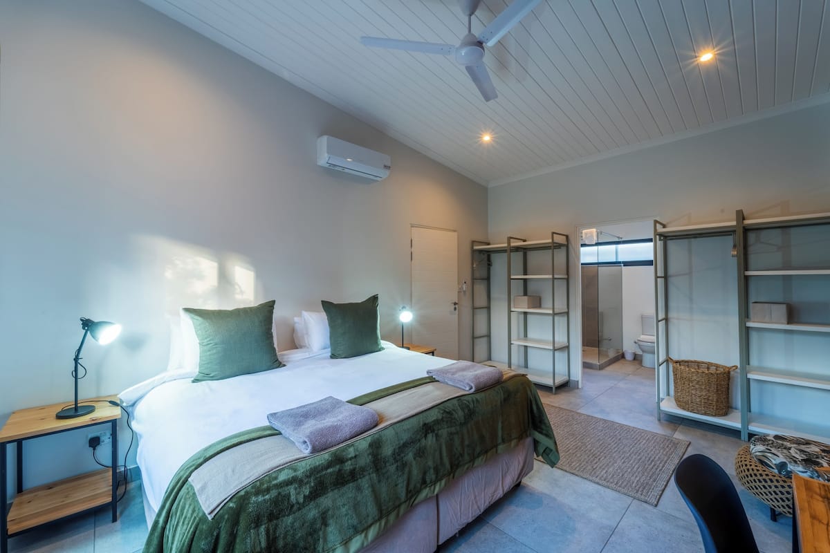 Deluxe Apartment, Patio | Desk, laptop workspace, iron/ironing board, free WiFi