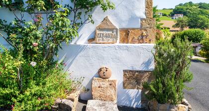 Otsanda Logelak Guest Rooms – Renovated Basque Farmhouse with Mountain Views