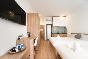 Quarto triplo, sacada | Wi-Fi de cortesia, roupa de cama
