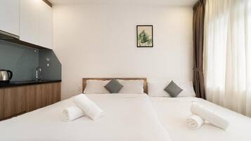 Triple Room, Balcony | Free WiFi, bed sheets
