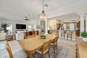 Dining - Fairway Hideaway - 3/2 w/ Grill & Luxury Lanai in The Village of Charlotte (Charlotte, The Villages)