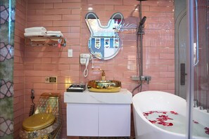 Suite | Bathroom | Free toiletries, hair dryer, towels, soap - Haven Hotel (Tan Son Hoa)