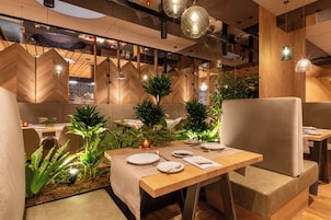 4 restaurantes: opção de almoço e jantar