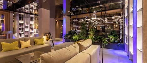 Lobby lounge