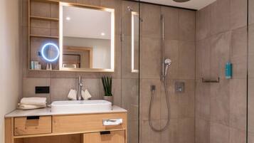 Superior Double Room | Bathroom | Free toiletries, hair dryer, towels, soap