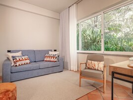 Suite estudio junior | Ropa de cama hipoalergénica, minibar, caja fuerte