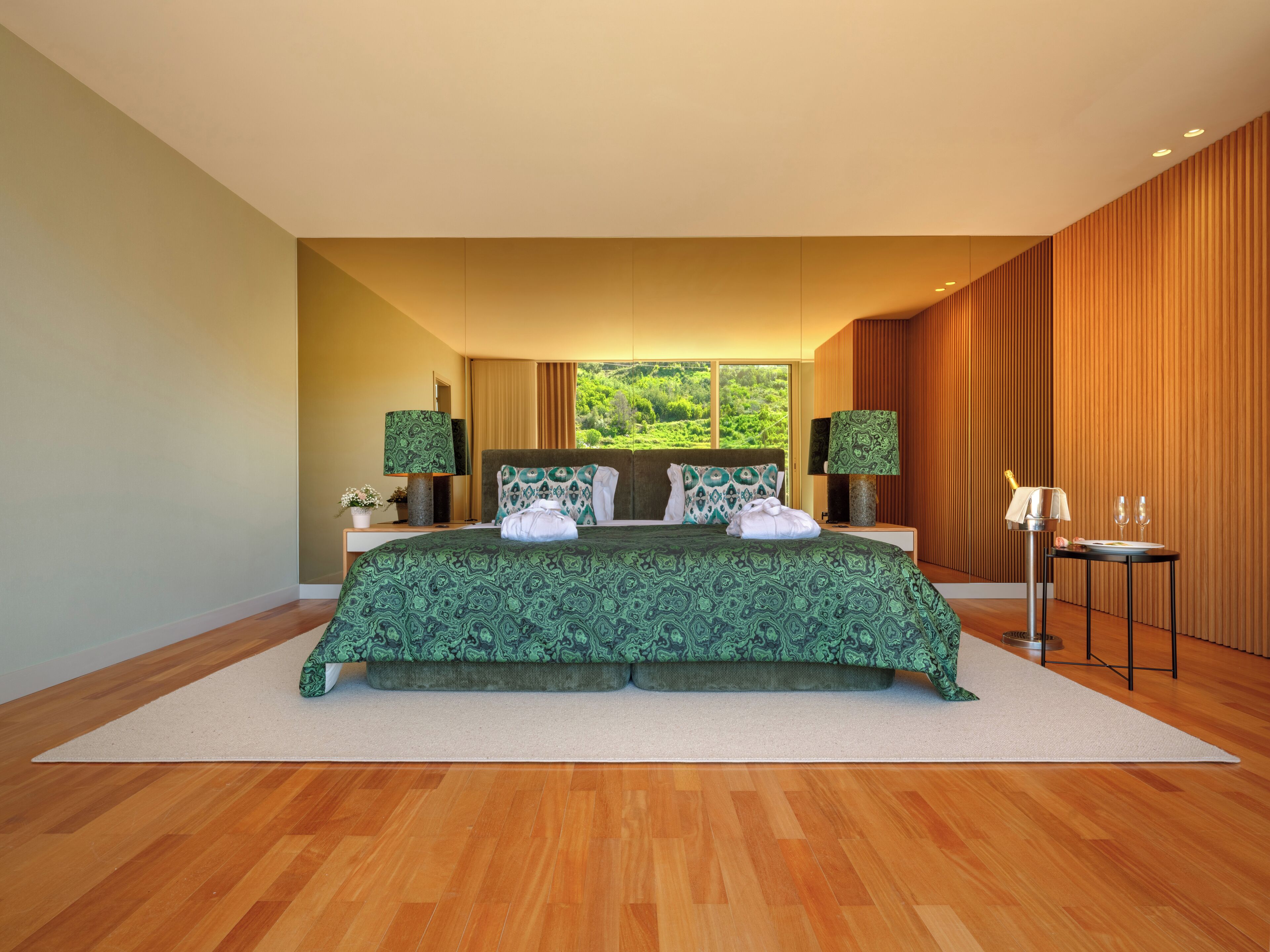 Premium Studio Suite | Hypo-allergenic bedding, minibar, in-room safe, iron/ironing board