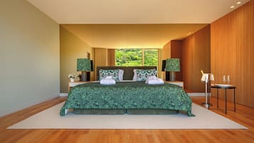 Premium Studio Suite | Hypo-allergenic bedding, minibar, in-room safe, iron/ironing board