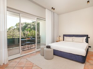 Ropa de cama hipoalergénica y minibar 