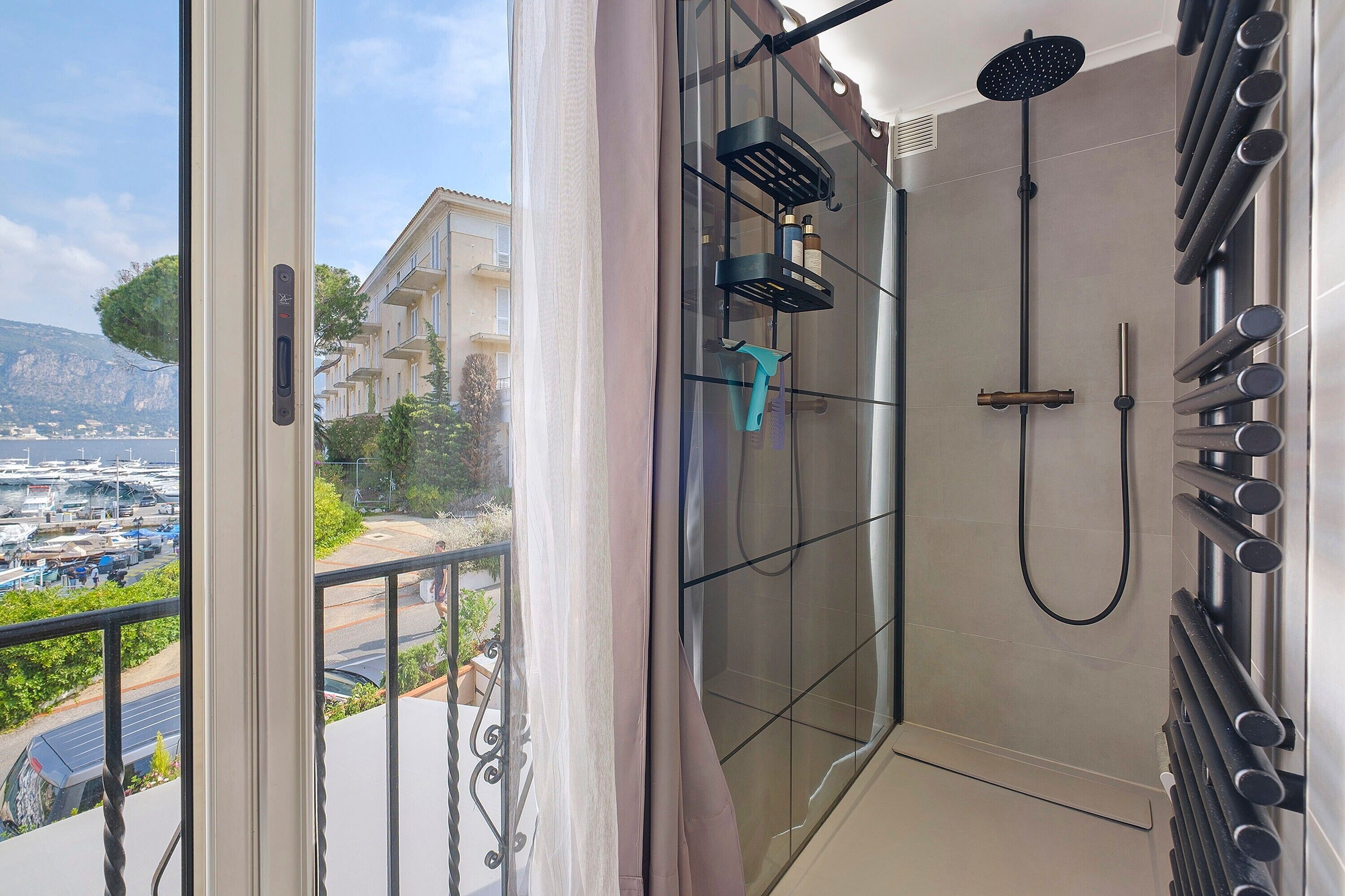 Shower, hair dryer, towels