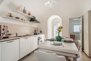 Familjelägenhet - 3 sovrum - 2 badrum (Trulli Trullò in Locorotondo) | Eget kök