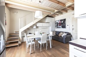 Living area - Vrbo Property (Lombardia)