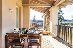 Outdoor dining - Vrbo Property (Lombardia)